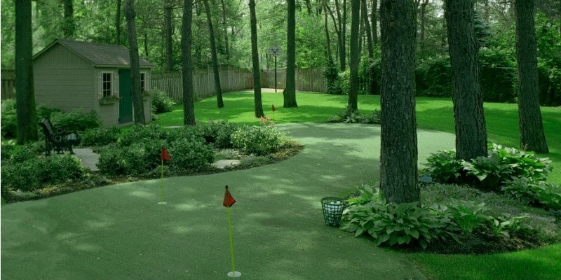putting green with landscaping
