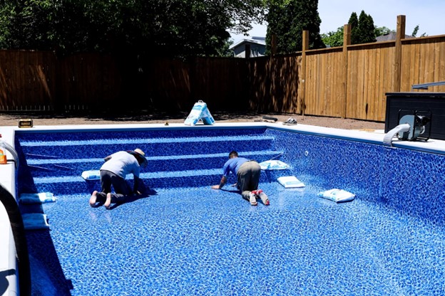Installing a pool liner